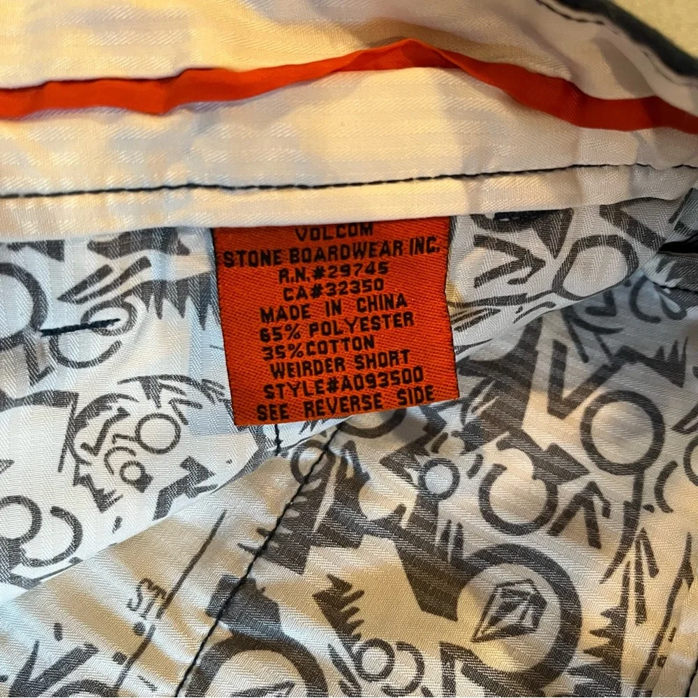VOLCOM Y2K Vintage Blue Bermuda Chino Board Shorts Embroidered Logo Size 33